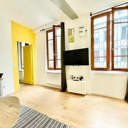 - - Centre Historique - Tout Confort - Internet Fibre Appartamento