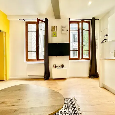 - - Centre Historique - Tout Confort - Internet Fibre Apartment
